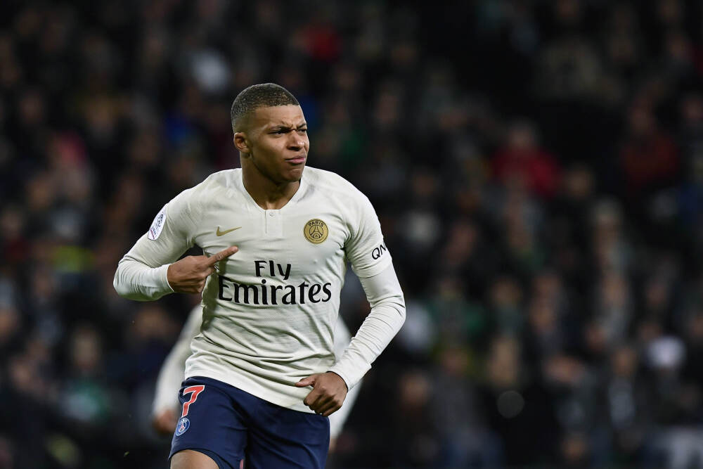 认真看一下姚安娜，\n你会发现她的长相其实挺有特点的。